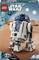 Set LEGO 'Star Wars R2-D2'; Mattoncini per il modello di R2-D2 su sfondo desertico; adatto dai 10 anni in su; include minifigura esclusiva.