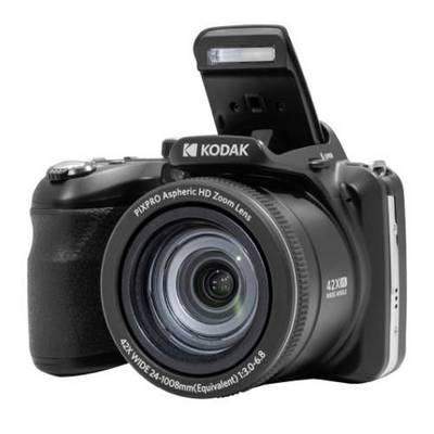 Fotocamera digitale Kodak con flash sollevato. I dettagli dell'obiettivo sono visibili, adatta per fotografia e riprese con zoom.