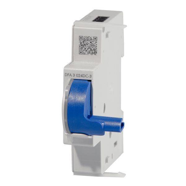 Componente elettronica con interruttore blu e codice QR, numero modello DFA 3 024DC-3, per sistemi di automazione industriale.