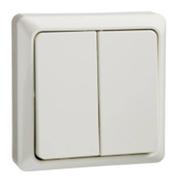 Un interruttore doppio bianco sulla parete, pronto per accendere e spegnere due fonti luminose separate.