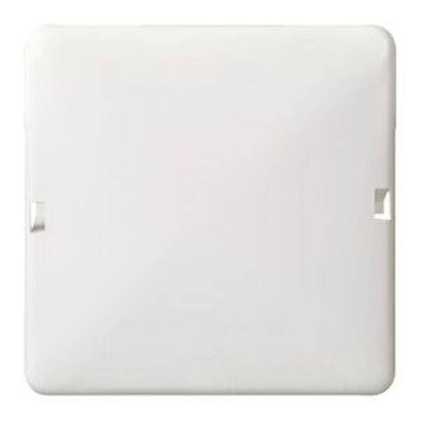 Copertura quadrata bianca per una presa elettrica o un interruttore, con bordi arrotondati e due piccole aperture sui lati.