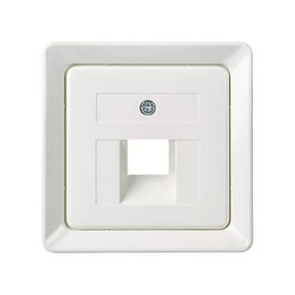 Singolo connettore di rete bianco a parete.