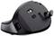 Un mouse verticale ergonomico in nero con vano batteria visibile e ricevitore USB rimovibile sul lato inferiore.