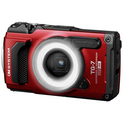 Fotocamera digitale rossa con custodia robusta, resistente all'acqua e agli urti, modello 'OM System TG-7' di Olympus, ideale per la fotografia all'aperto.