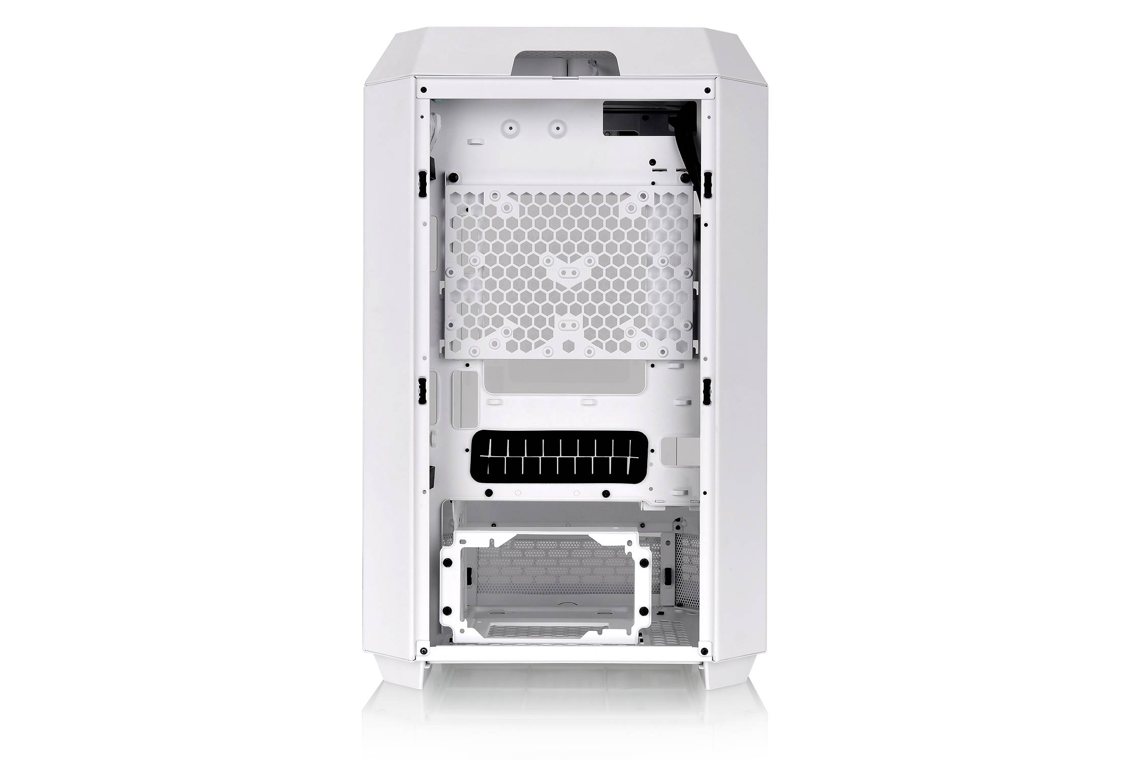Un tower per computer vuoto, bianco, in metallo e plastica, fotografato frontalmente. Nessun componente è installato.