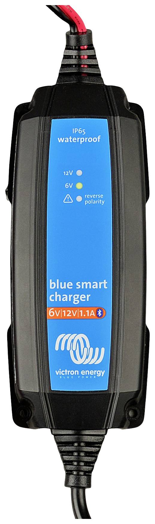 Caricabatterie Victron Energy, modello 'Blue Smart Charger', adatto per batterie da 6V e 12V, con protezione IP65 contro l'acqua.