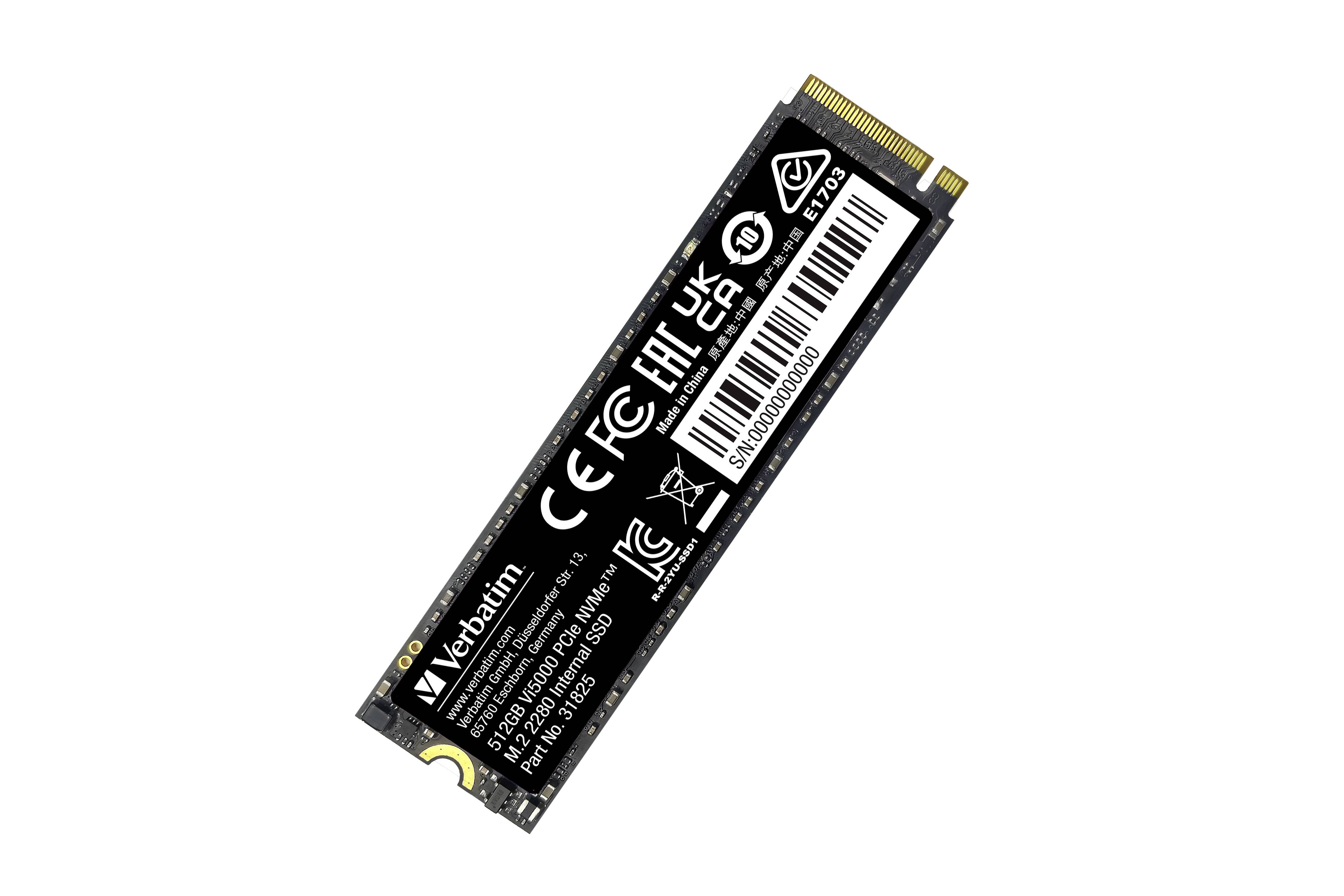 Un'SSD M.2 nero Verbatim con etichette e loghi che mostrano varie certificazioni e capacità di storage.