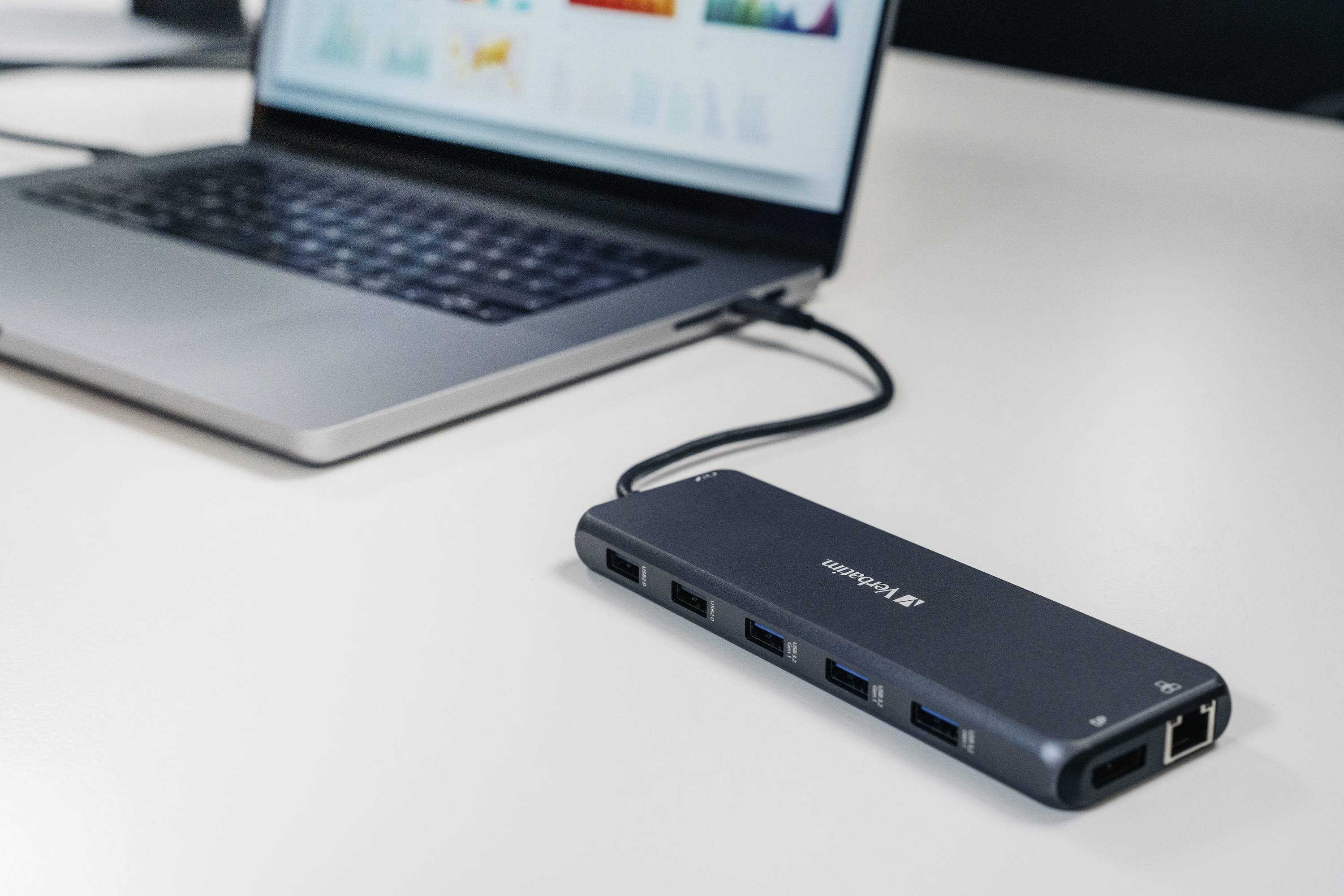 Verbatim USB-C Pro Hub multiporta 13 porte CMH-13 32153 - Hub - 13 porte-14