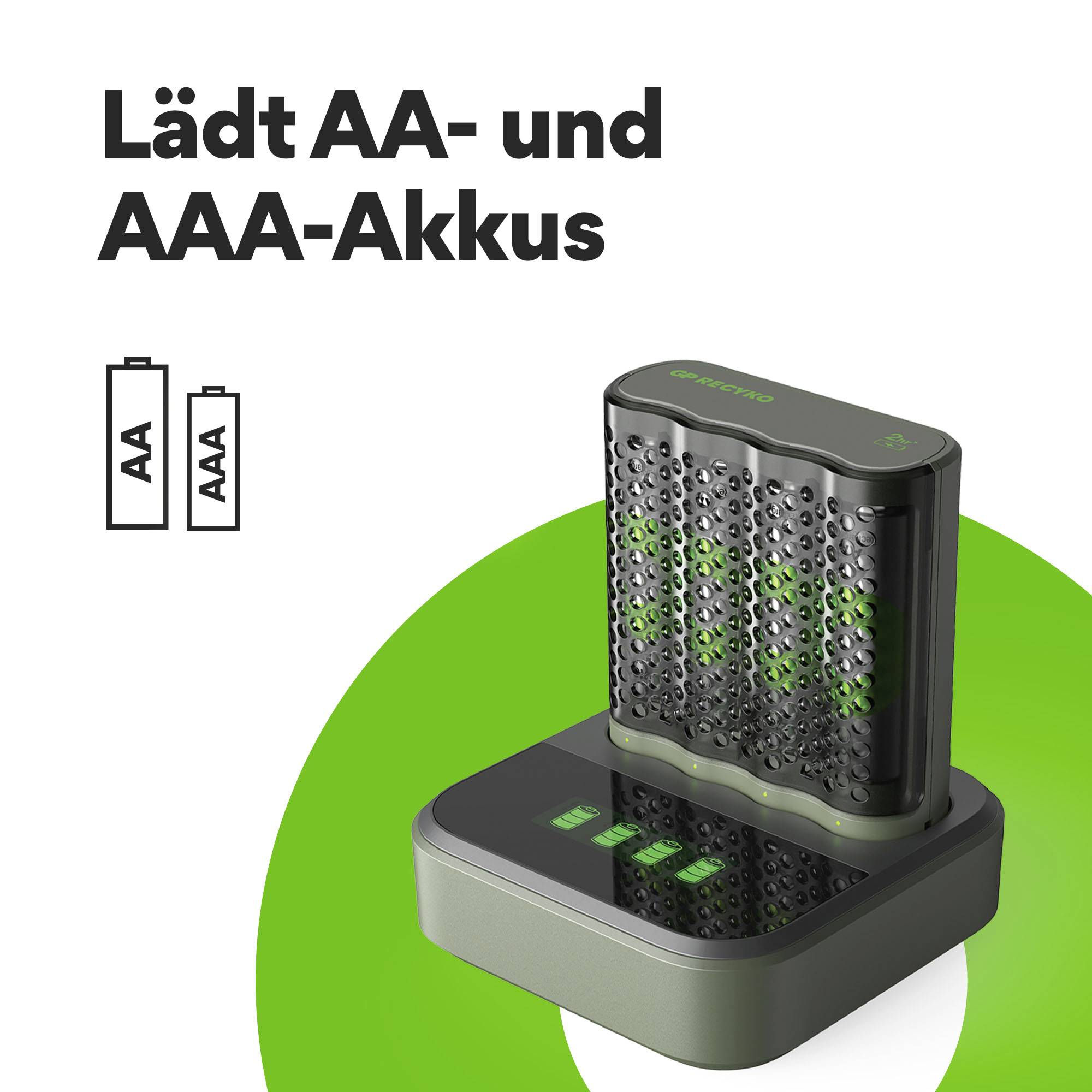 Un caricabatterie con quattro batterie AA inserite mostra spie LED verdi. Testo: 'Carica batterie AA e AAA'.