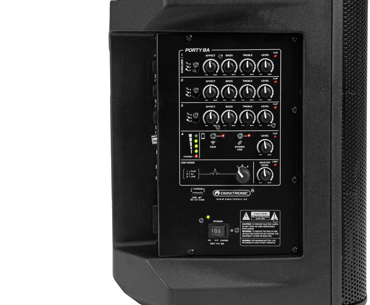 L'immagine mostra il retro di un altoparlante con diversi comandi e connessioni. Offre controlli per il volume, i bassi e gli acuti.
