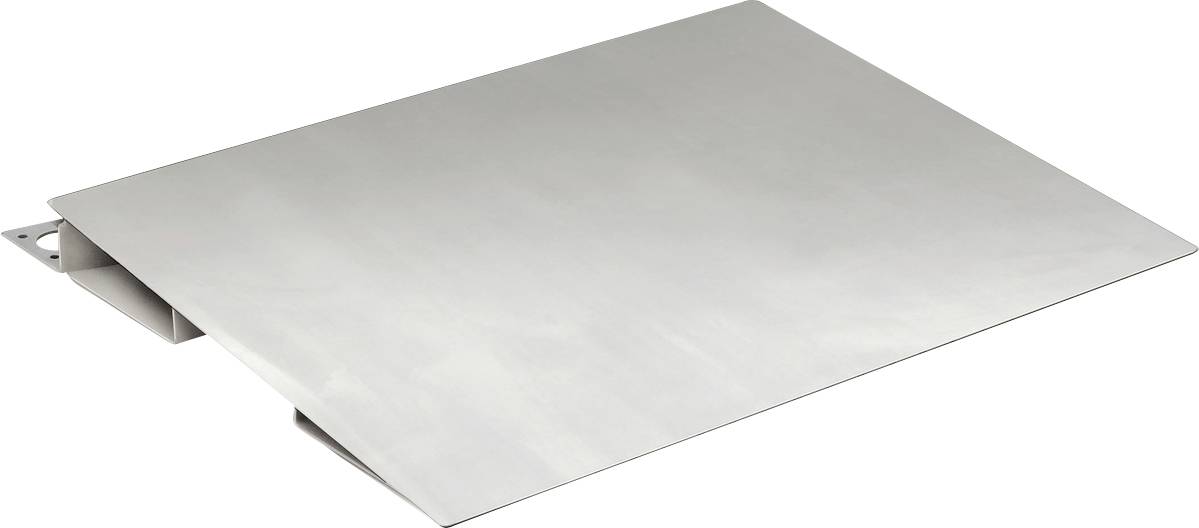 Una piastra di metallo argentata con angoli leggermente arrotondati, su uno sfondo bianco. La superficie è liscia e riflettente.