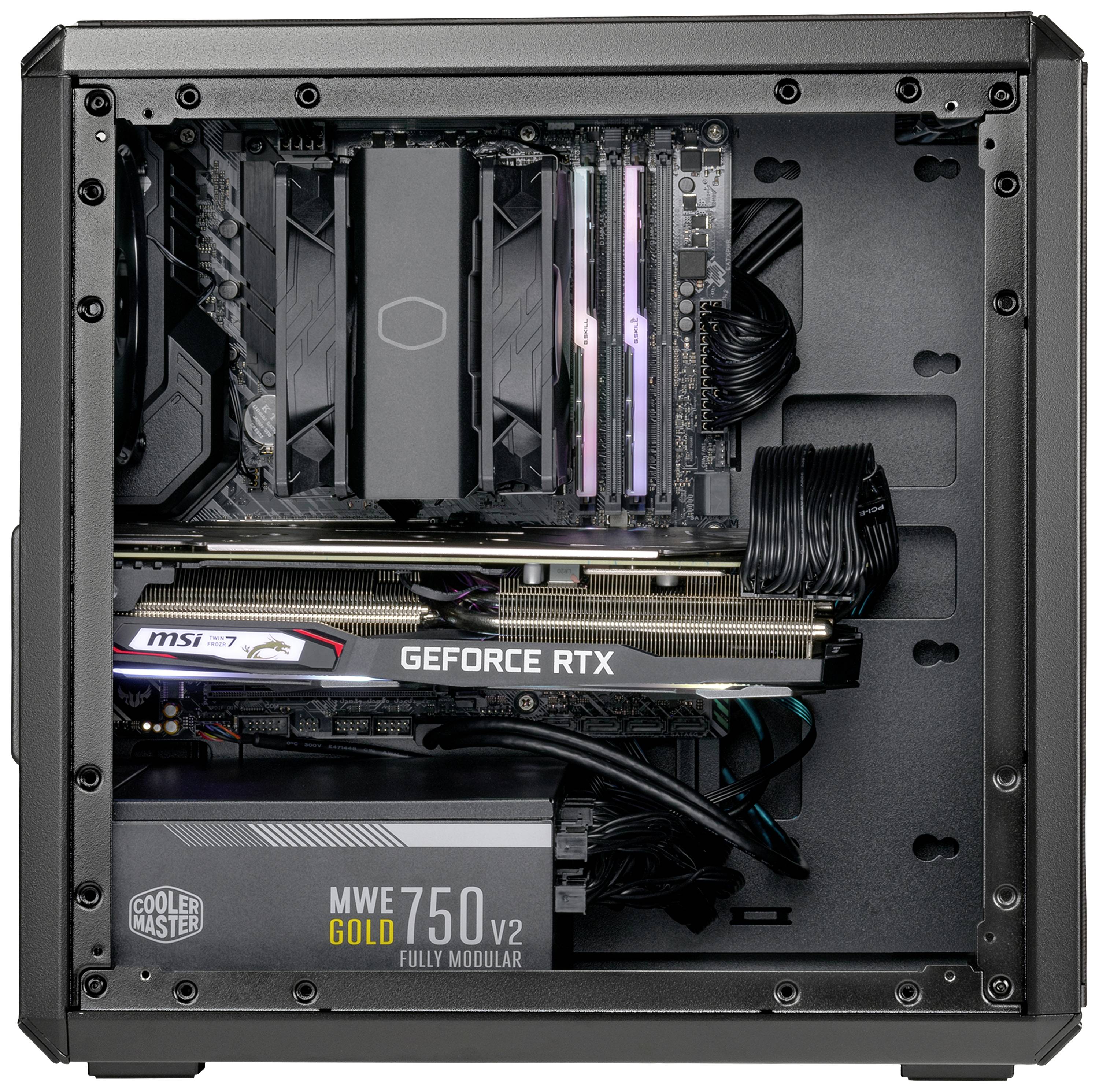 Case del computer con componenti visibili: scheda grafica, dissipatore della CPU, RAM e alimentatore. Cablaggio ordinato, adatto per gaming.