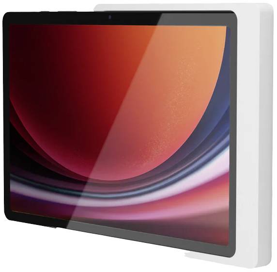 Un tablet moderno con cornice nera mostra uno schermo con un pattern sfumato rosso. È posizionato su uno sfondo bianco.