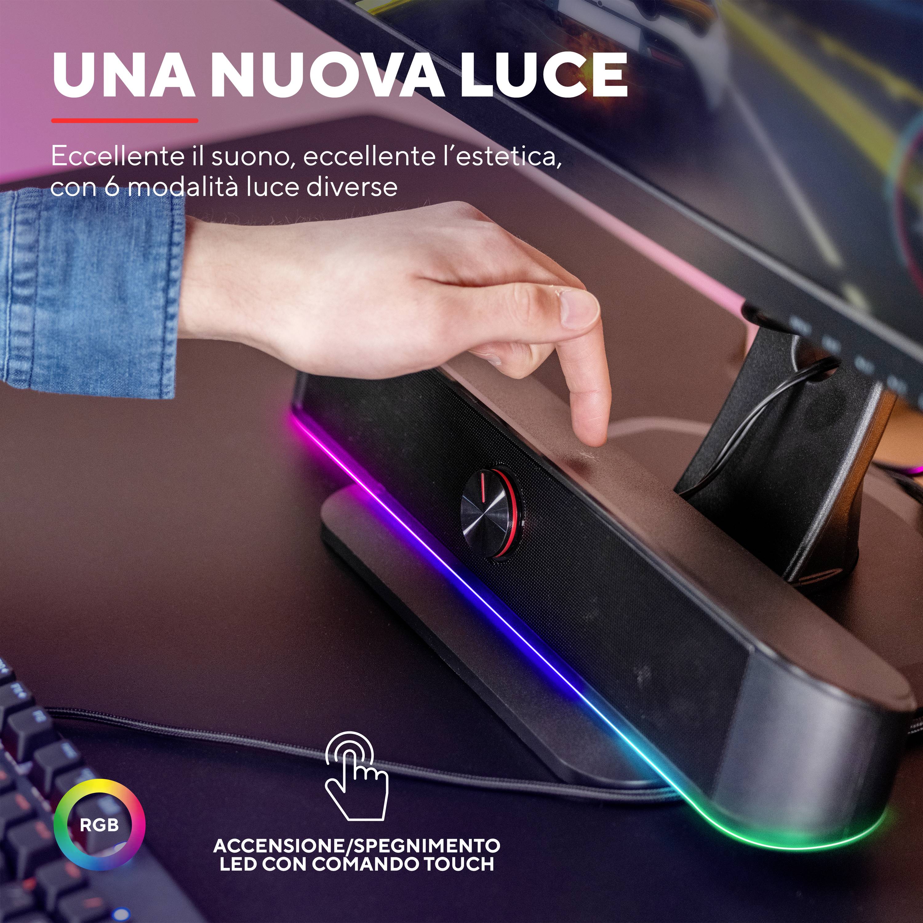 Una mano tocca un altoparlante con illuminazione a LED, sotto il testo 'Sia la luce'. Sono evidenziate le luci RGB e il controllo touch.