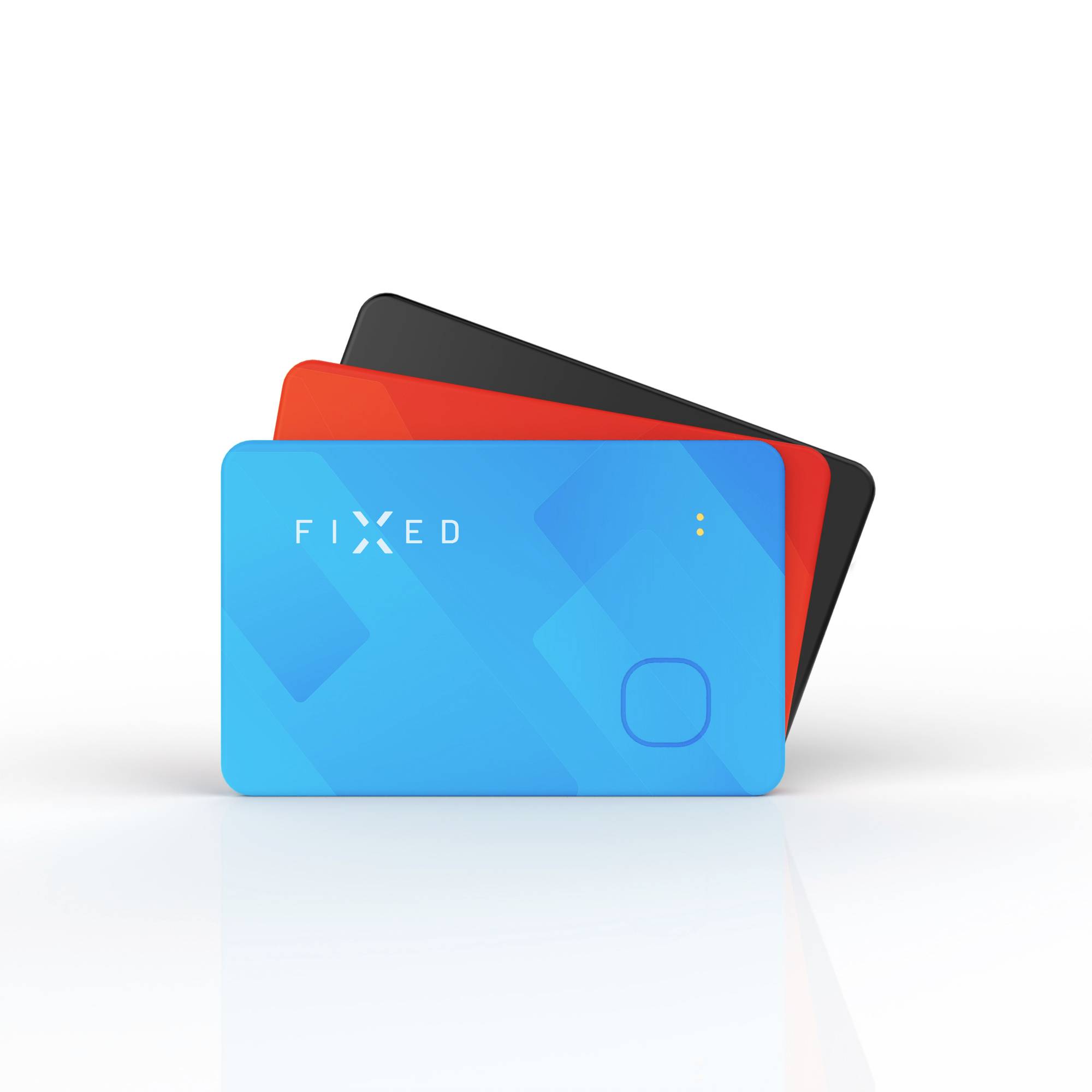 Tre carte rettangolari sovrapposte nei colori blu, rosso e nero; la carta in primo piano mostra il logo 'FIXED'.
