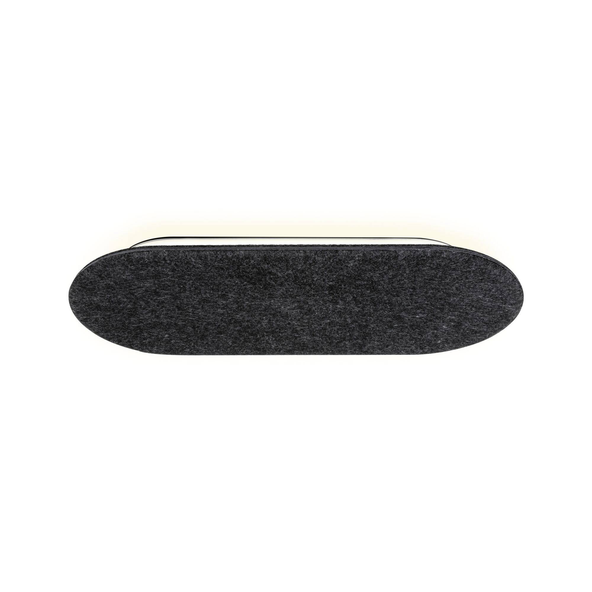 Tavola da skateboard nera, ovale, senza ruote su sfondo bianco.
