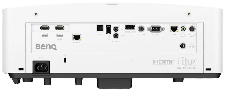 Vista posteriore di un proiettore bianco con diverse porte di connessione, tra cui HDMI, USB, LAN e Audio. Nome del marchio 'BenQ'.