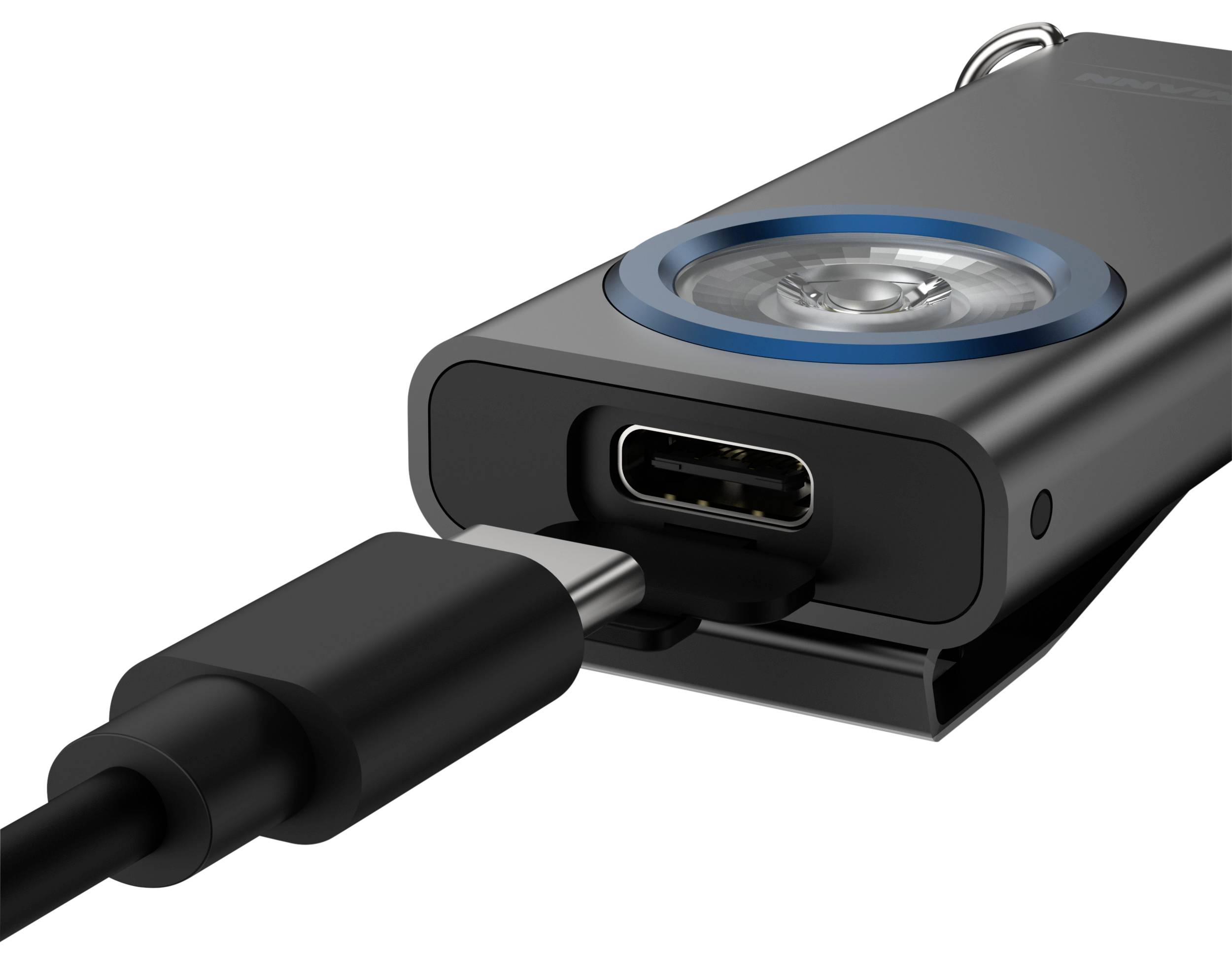 Un cavo USB-C nero è collegato a un dispositivo rettangolare in metallo che ha un display circolare e una superficie opaca.