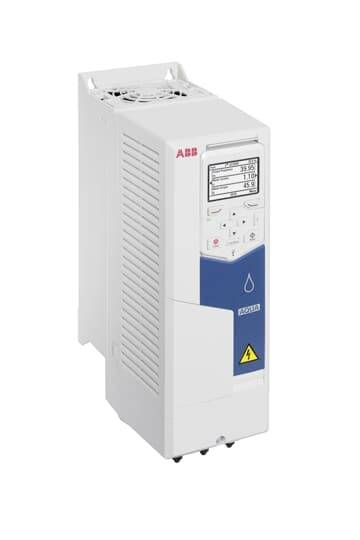 Un convertitore di frequenza bianco, verticale, con fessure di ventilazione grigie e un display sul lato frontale, marchio 'ABB'.