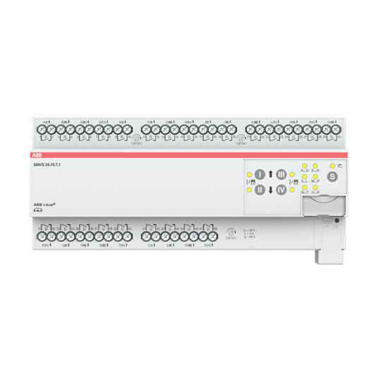 Un dispositivo di automazione con più connettori e indicatori LED per il controllo di sistemi elettrici, montabile su guide DIN.
