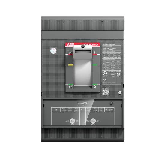 L'interruttore automatico mostra le posizioni 'on' e 'off'. È prodotto da ABB e progettato per 600A, modello Tmax XT4N 600.