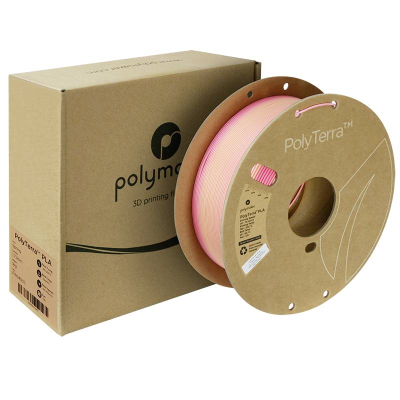 Un rotolo di filamento rosa per stampa 3D di PolyTerra, accanto alla sua scatola di imballaggio; materiale PLA ecologico.