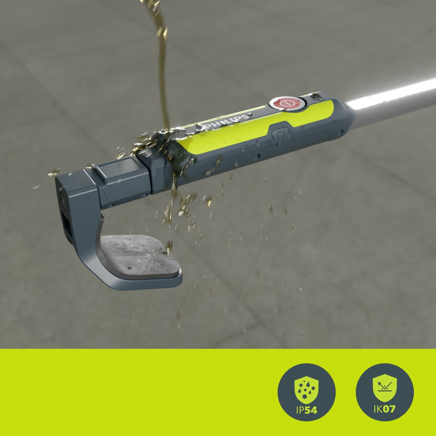 Un getto d'acqua colpisce il dispositivo Gardena protetto contro gli spruzzi d'acqua, utilizzato per la pulizia o la manutenzione in aree esterne. I simboli indicano le classi di protezione IP54 e IK07.