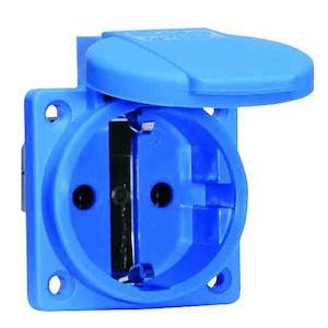 Spina di protezione blu con coperchio, aperta. Adatta per connessioni elettriche in ambienti interni ed esterni, protetta dagli agenti atmosferici.