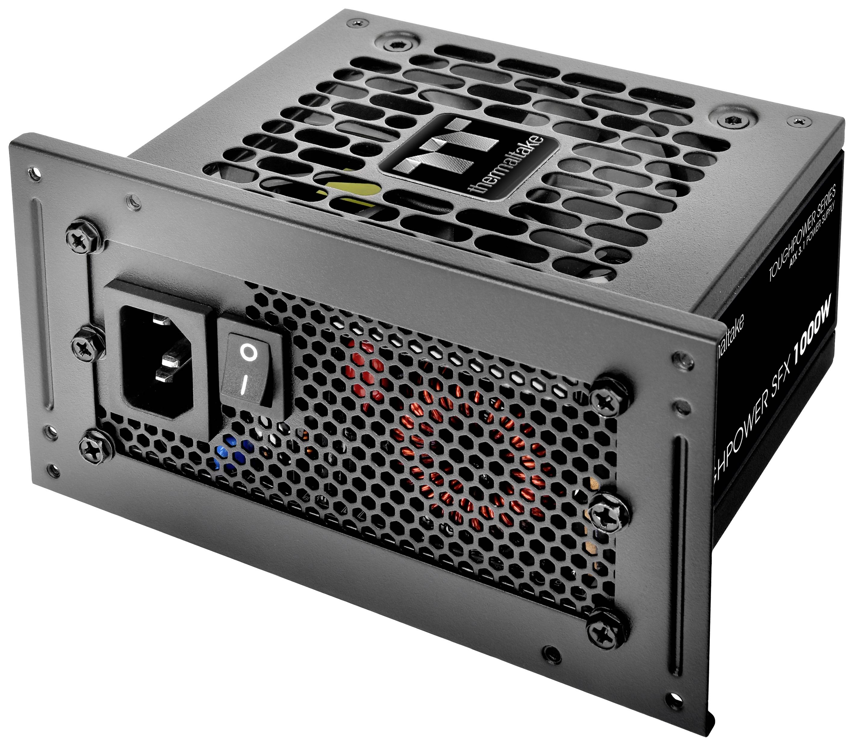L'immagine mostra un alimentatore per PC di be quiet! con chassis nero, una griglia sul retro, un interruttore di accensione/spegnimento e un connettore di alimentazione.