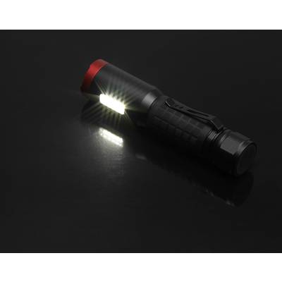 Una torcia nera è posizionata su uno sfondo scuro e proietta una luce intensa dal lato.