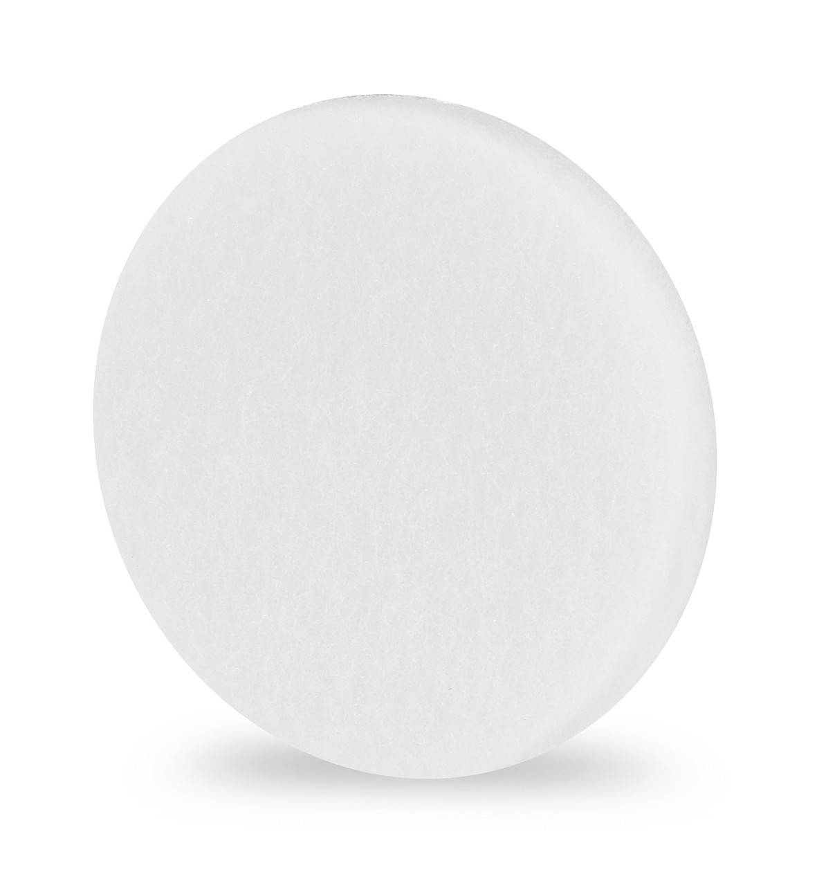 Un filtro piatto, rotondo e bianco su uno sfondo bianco.