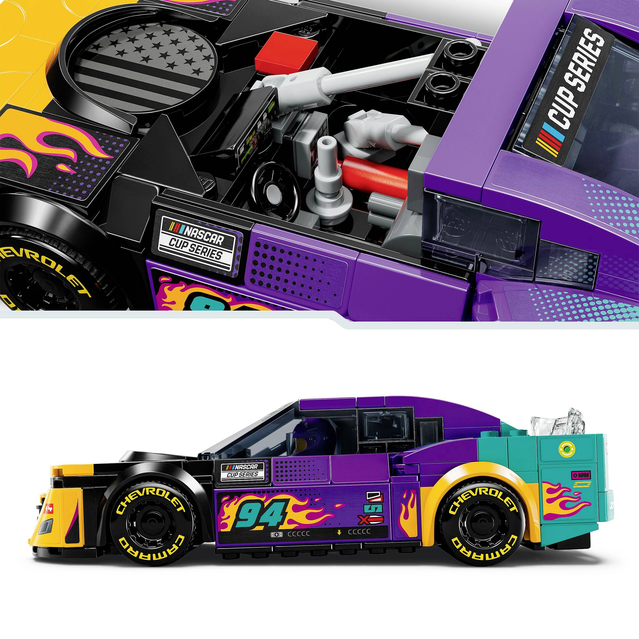 Macchina giocattolo LEGO in stile NASCAR, viola e nera con motivo a fiamme e adesivi; cofano motore dettagliato e decorazioni laterali.