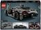LEGO Technic Modellino di auto con carrozzeria grigia e accento rosso su sfondo nero. Mostra diversi angolazioni e funzionalità.