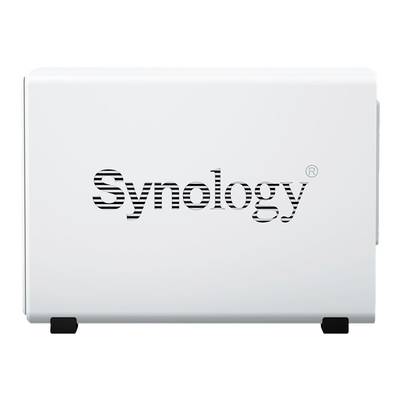 Dispositivo di archiviazione di rete Synology bianco con logo aziendale nero visibile sul lato.