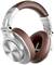 Cuffie over-ear argentate con imbottitura in pelle marrone, offrono comfort e un design elegante per godere della musica.