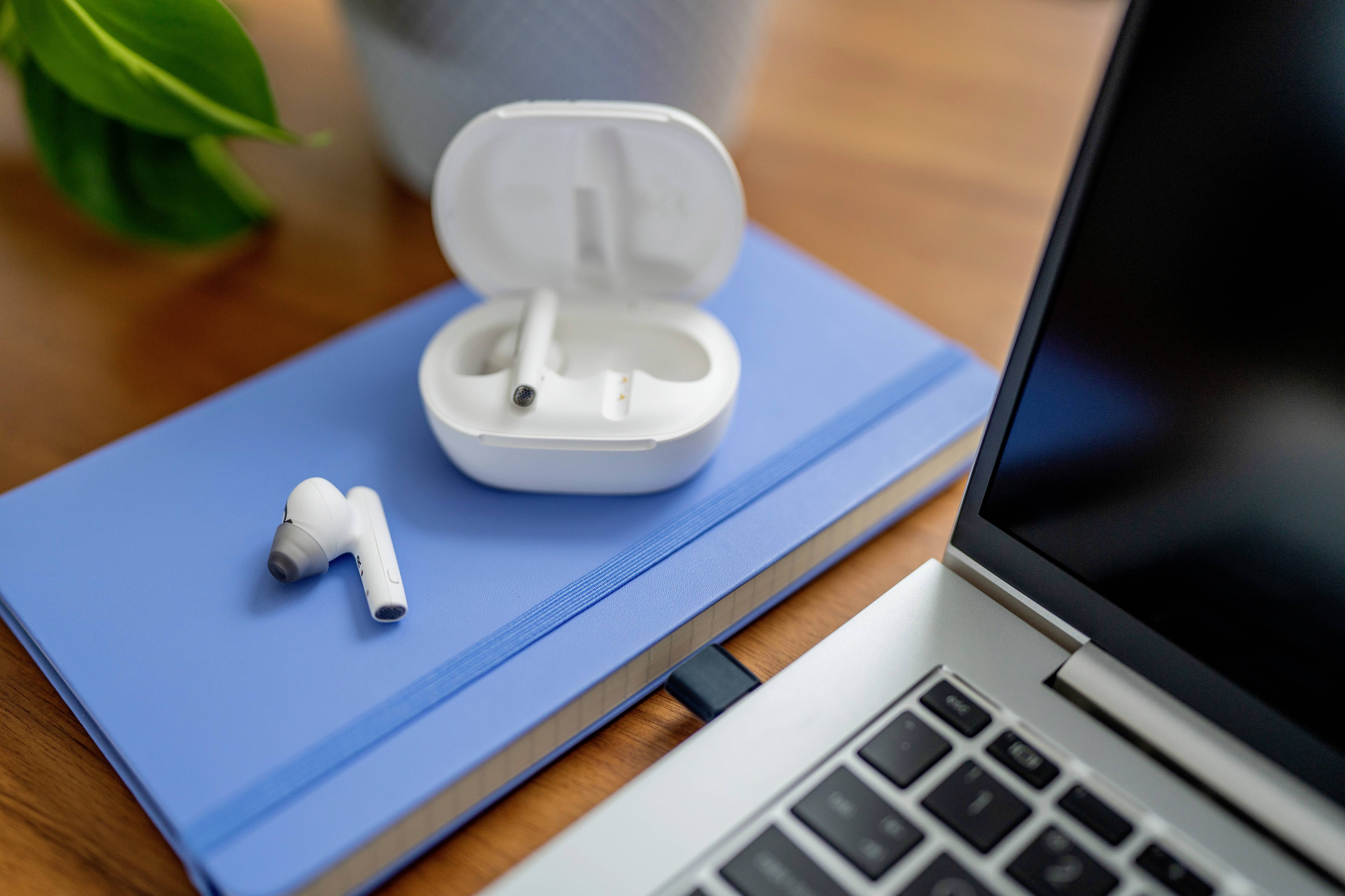 ^POLY VFREE 60+WSN EARBUDS +BT700A+T-7