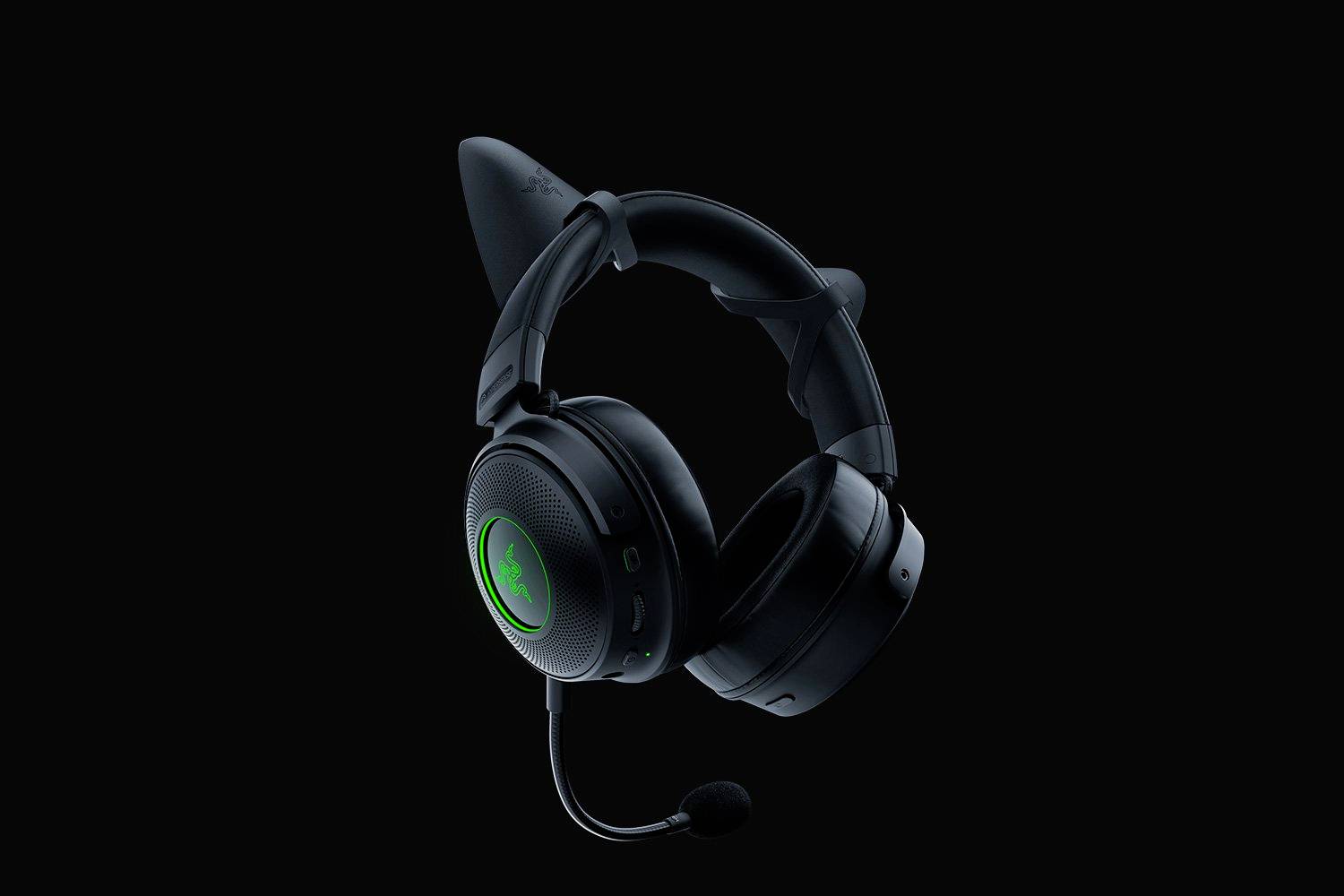 Cuffie da gaming wireless nere con microfono e padiglioni illuminati su sfondo nero.