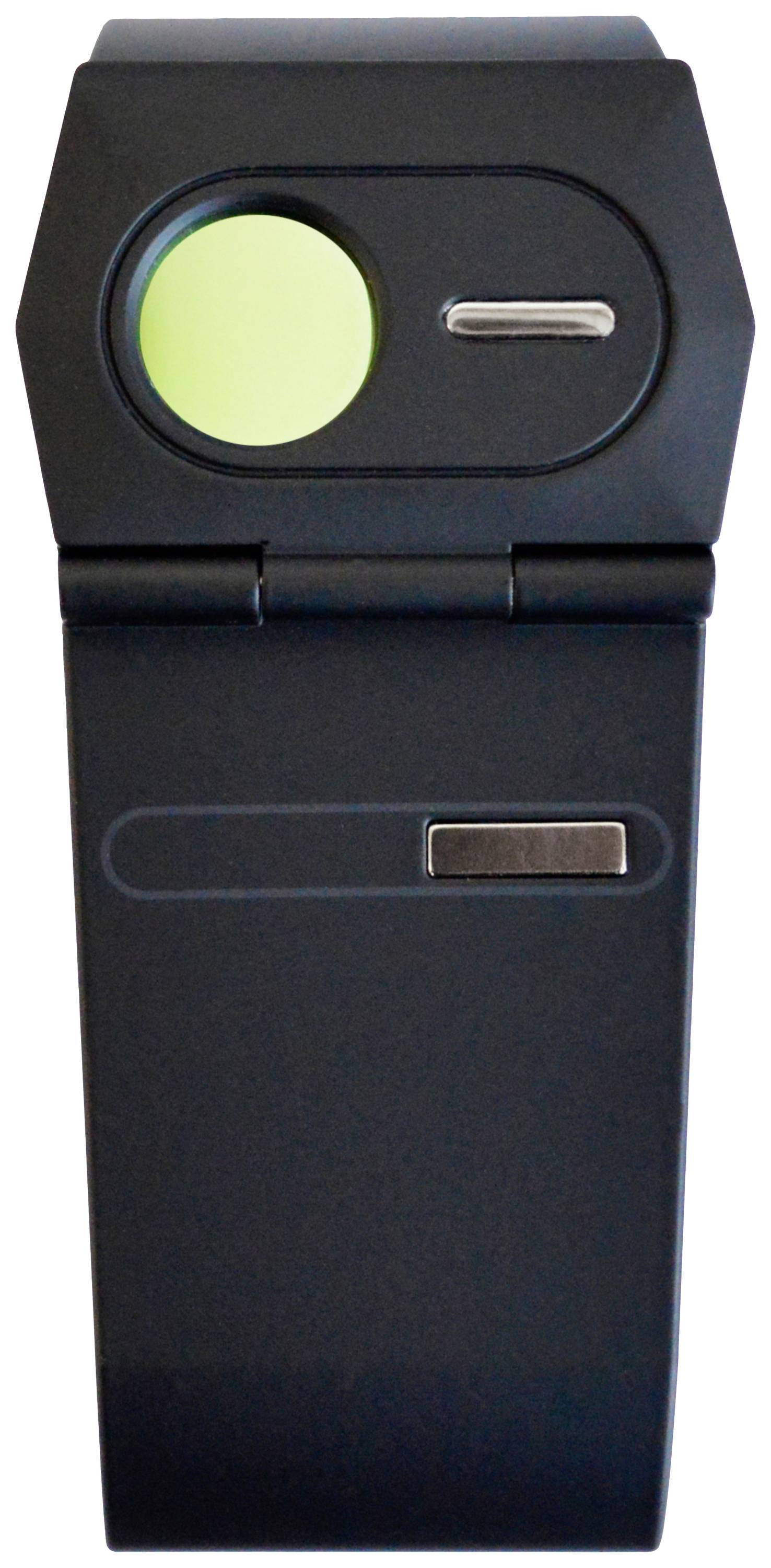 Un dispositivo elettronico portatile con un grande pulsante verde in alto. Tasti evidenti sul davanti. Colore scuro.