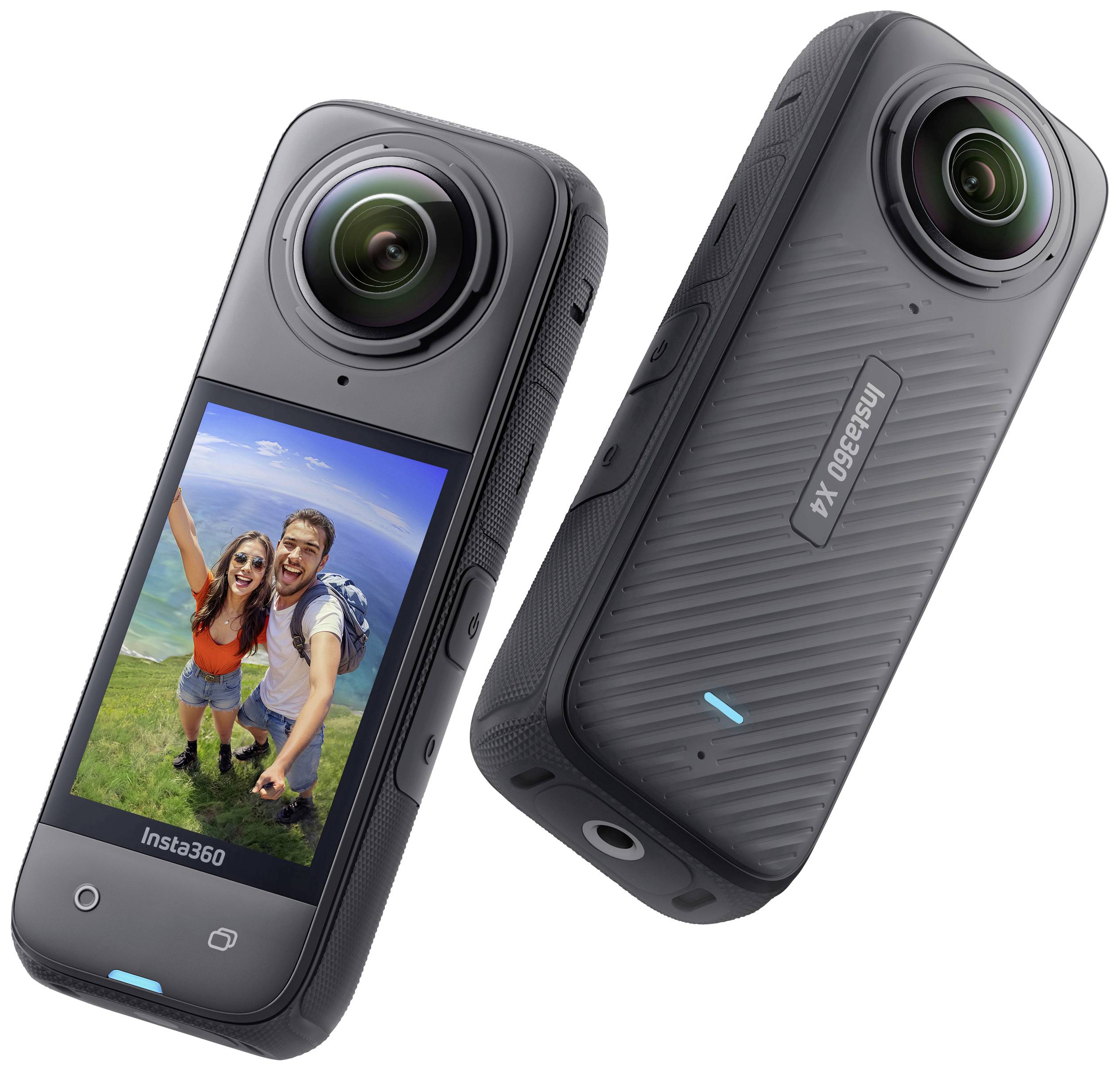 Due telecamere nere a 360 gradi, una frontale con schermo che mostra un selfie di due persone sorridenti su un prato, l'altra in un angolo diverso.