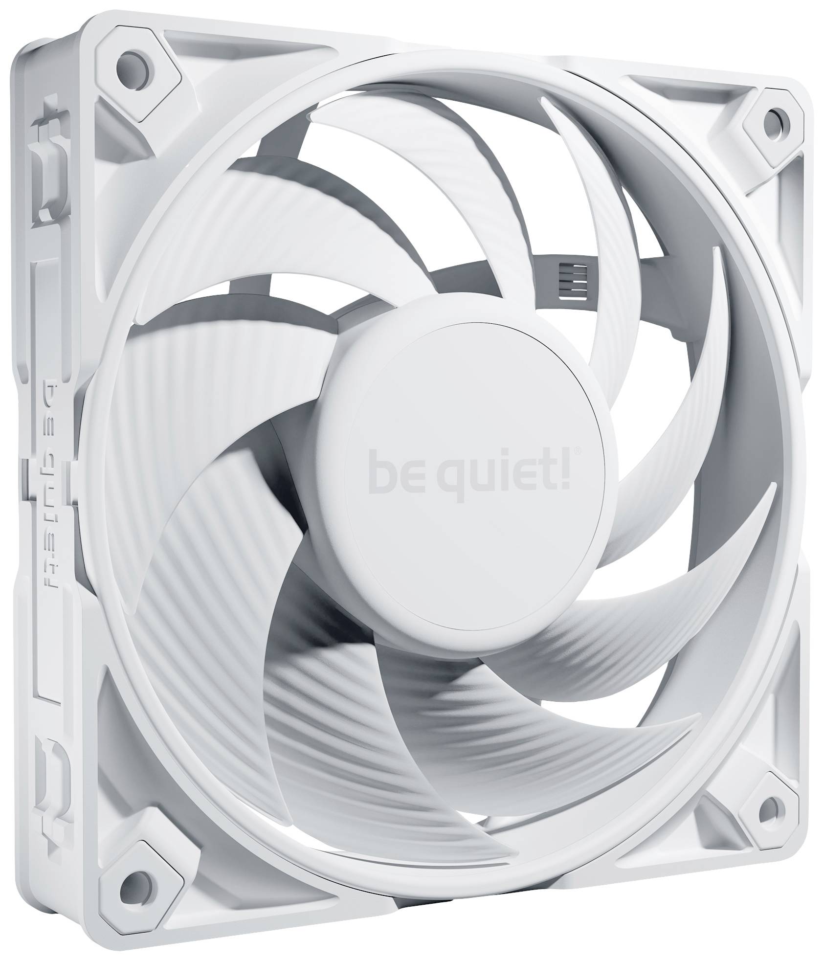 Un ventilatore per computer bianco di be quiet! con cornice quadrata e pale del rotore a cinque pale, contraddistinto dal logo.