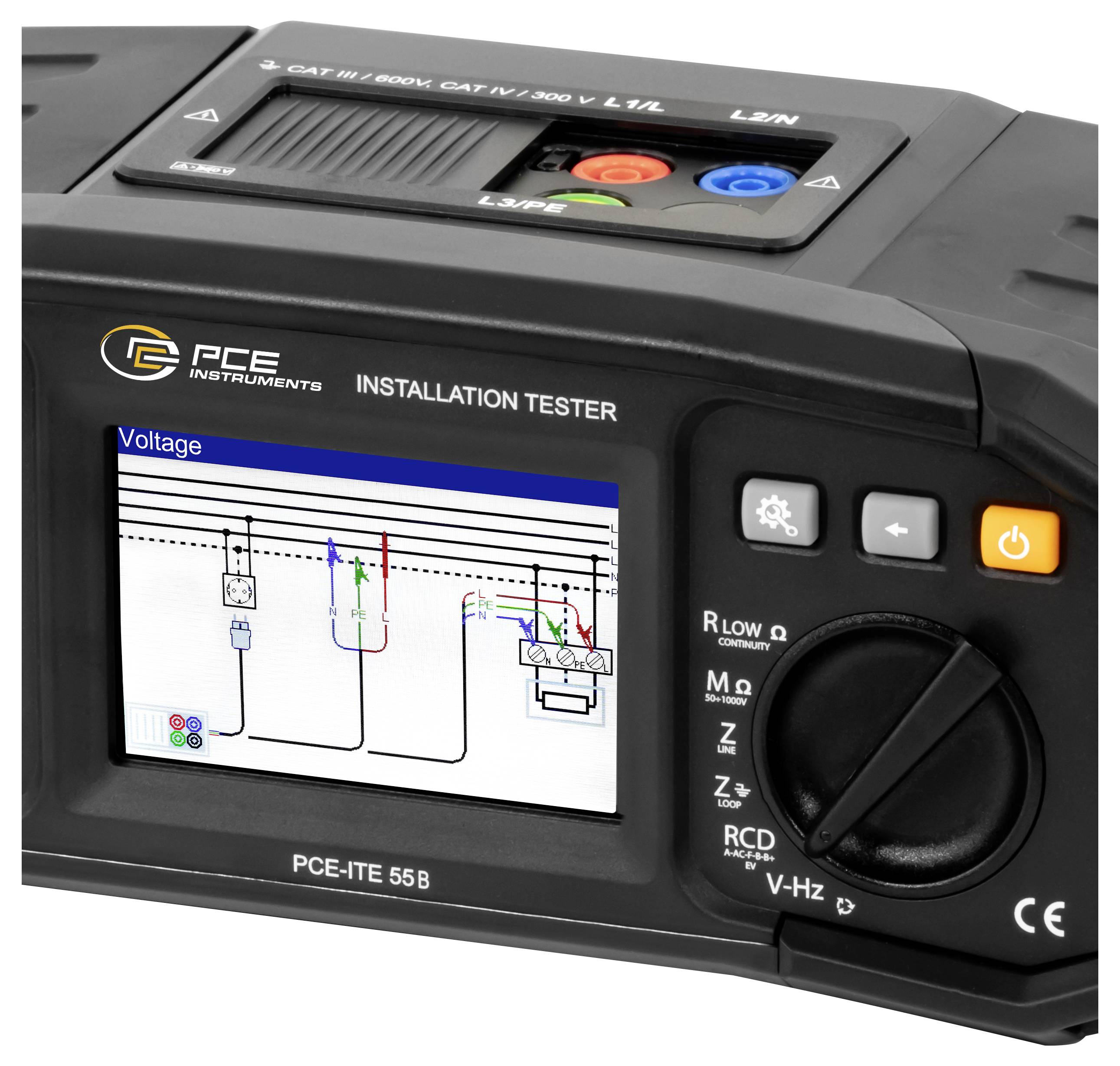 Tester di installazione Black PCE Instruments con display a colori che mostra uno schema di cablaggio di tensione, selettore rotativo e pulsante di accensione.