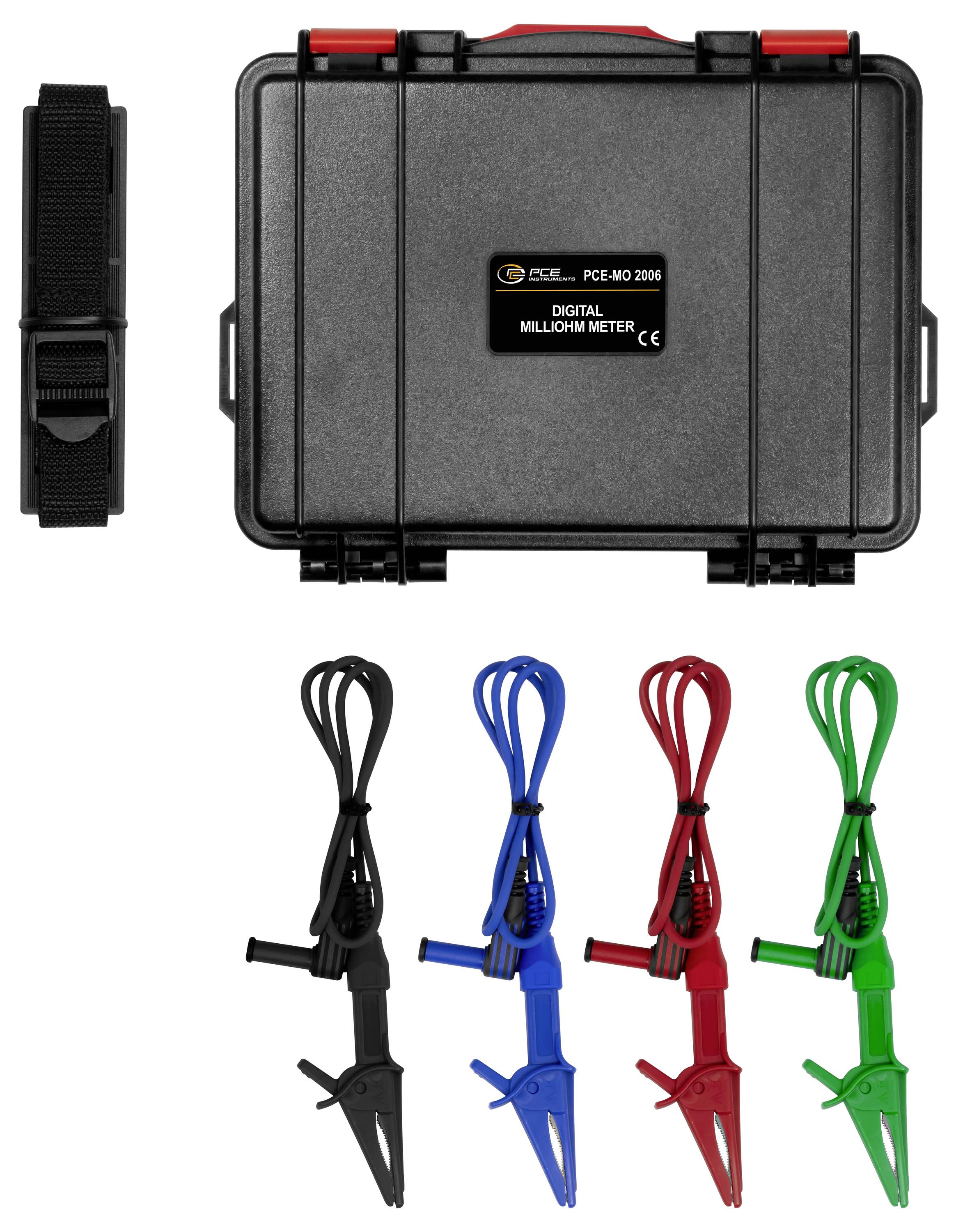 Una valigia nera con etichetta 'Digital Milliohm Meter' e tre morsetti colorati (nero, blu, rosso, verde) sotto di essa.