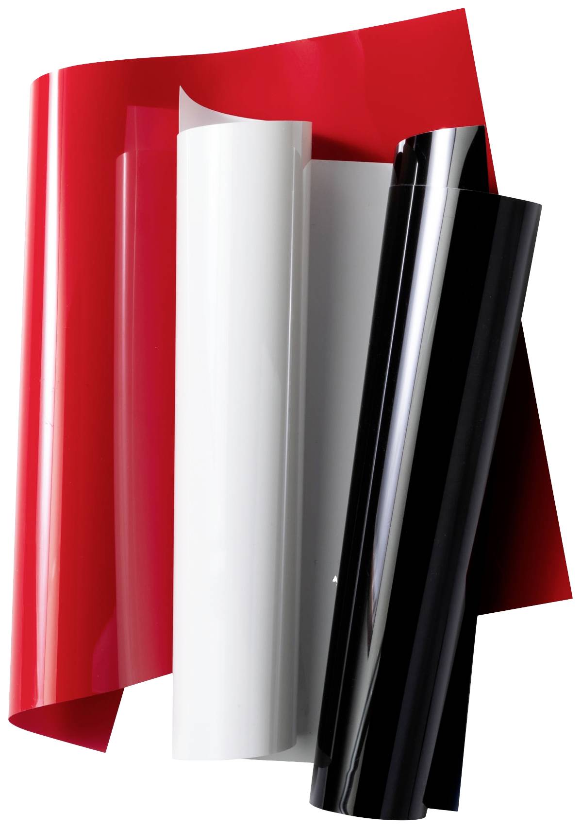 Tre fogli arrotolati in rosso, bianco e nero su sfondo bianco.