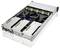 Un rack server aperto che mostra i componenti hardware al suo interno, compresi i ventilatori e la struttura del telaio.
