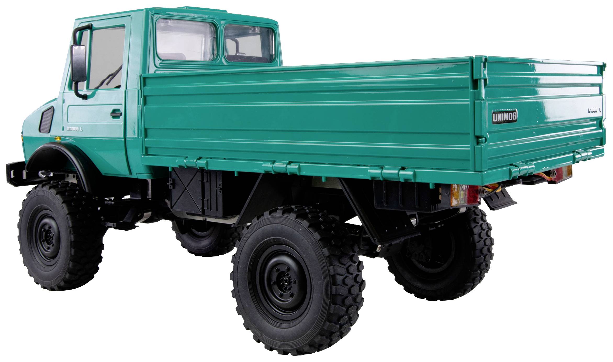 Camion verde visto da dietro, con alta carreggiata, quattro ruote grandi. Ideale per terreni impervi. Nessuna scritta visibile sul veicolo.