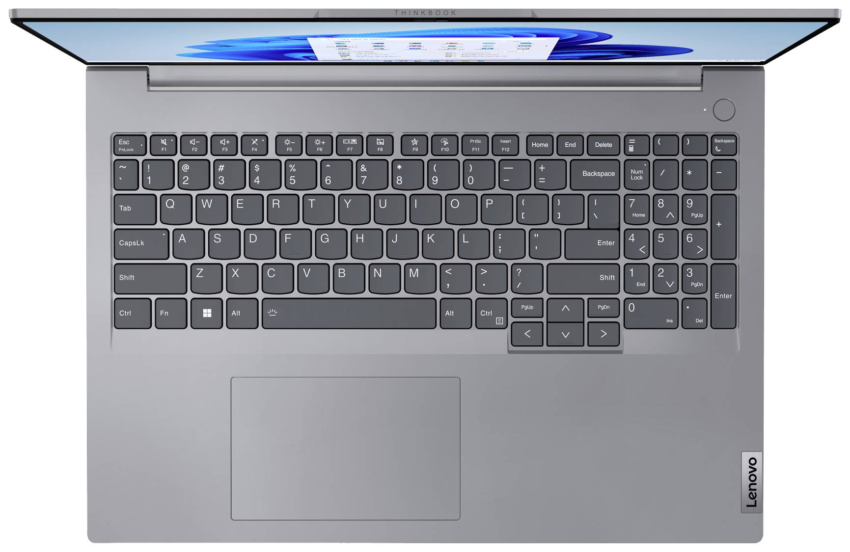 Un laptop argentato dall'alto, che mostra una tastiera con layout tedesco, con schermo illuminato. Lo schermo visualizza il menu di avvio di Windows.