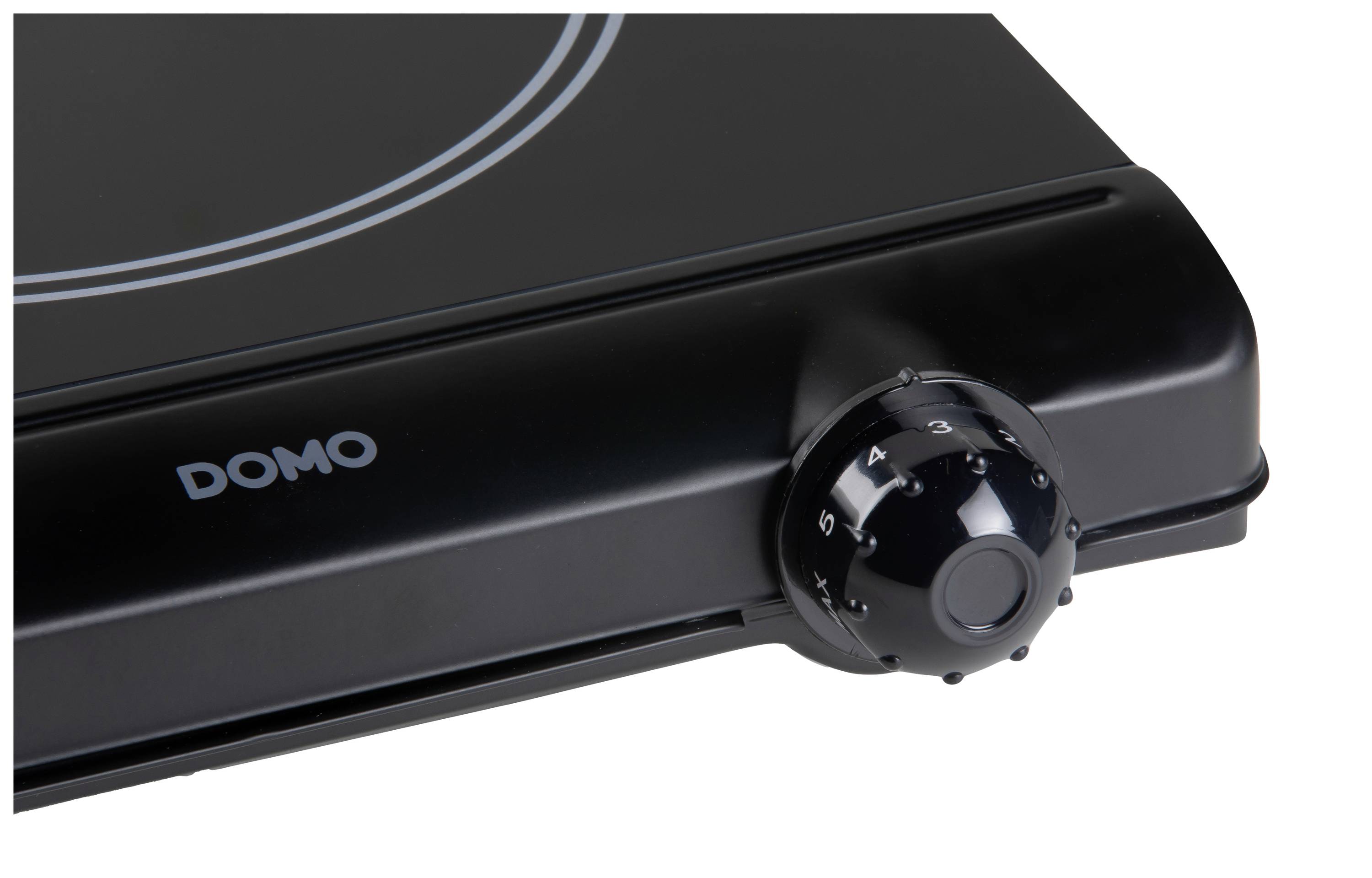 Piastra elettrica nera con manopola regolabile, contrassegnata con 'DOMO'. Adatta per riscaldare pentole e padelle.