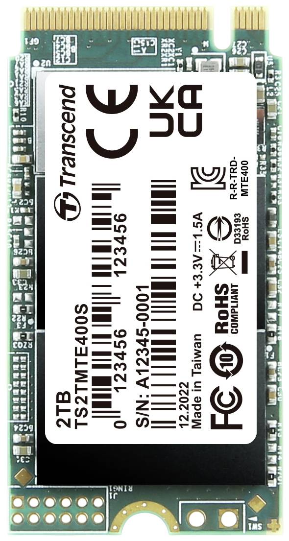 Una SSD M.2 NVMe da 2TB di Transcend con numero di modello TS2TMTE400S, etichette in inglese, fabbricata a Taiwan.