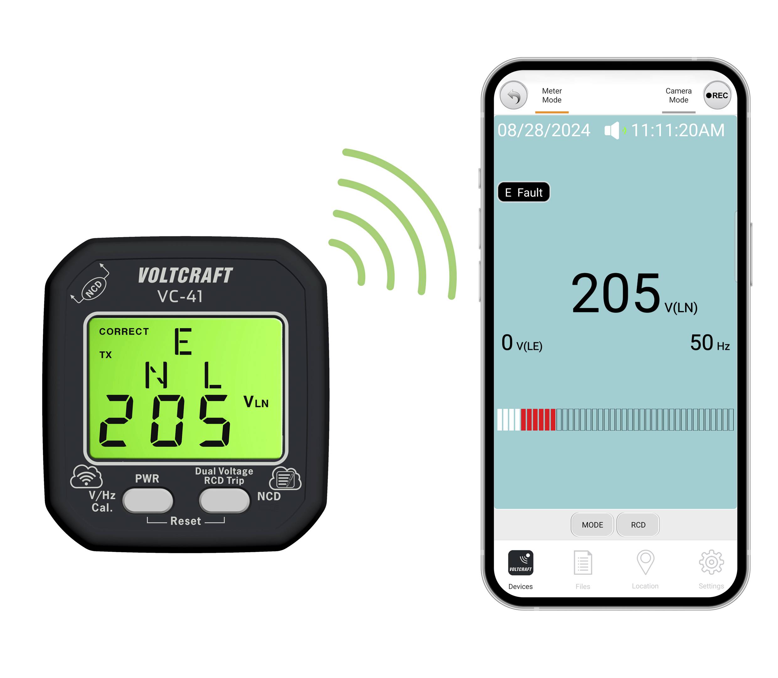 Un dispositivo digitale di misurazione della tensione mostra 205 volt. Accanto, sullo schermo di uno smartphone, vengono visualizzati 205 volt e lo stato dell'errore.