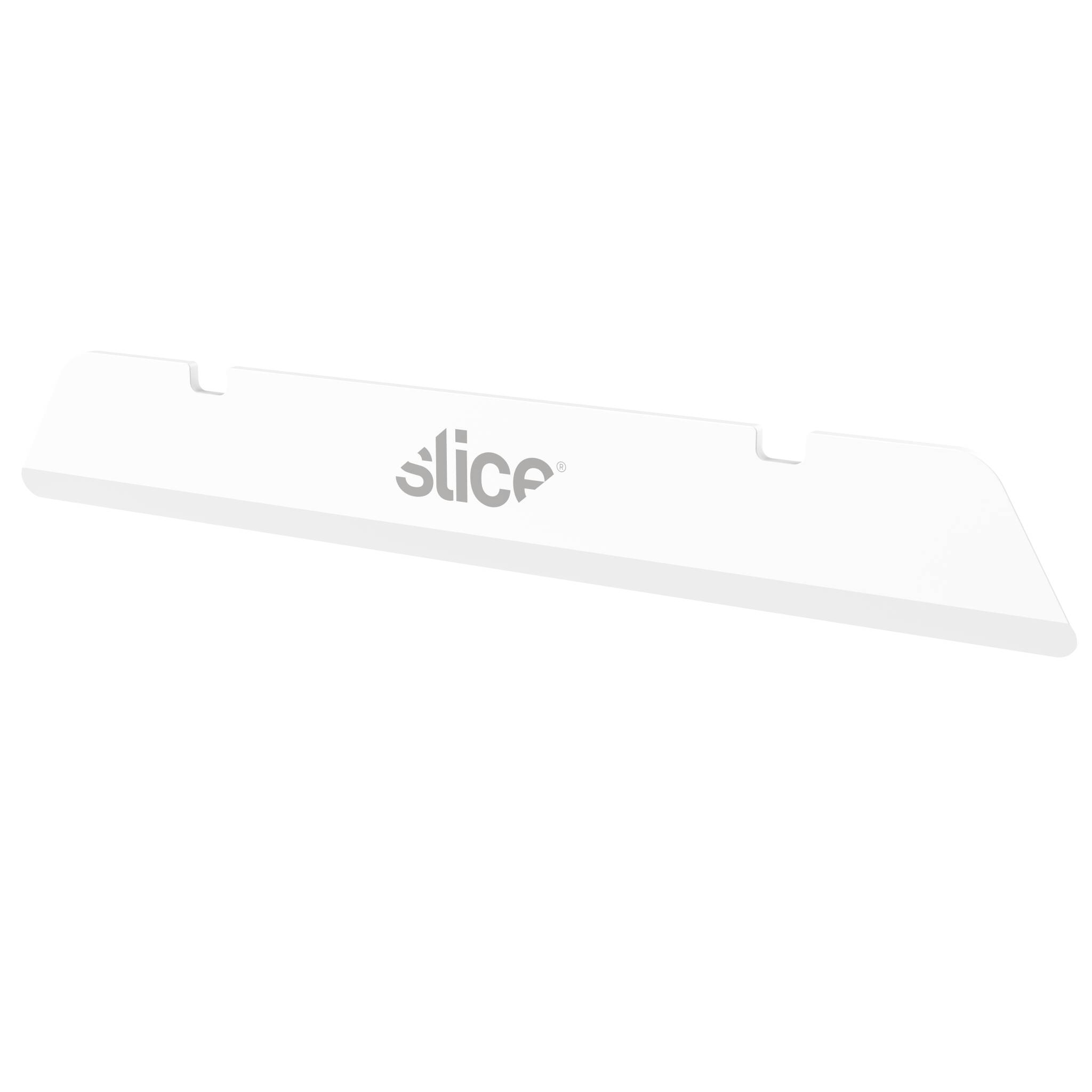 Un righello bianco in plastica con la parola 'slice' scritta in grigio sulla superficie.